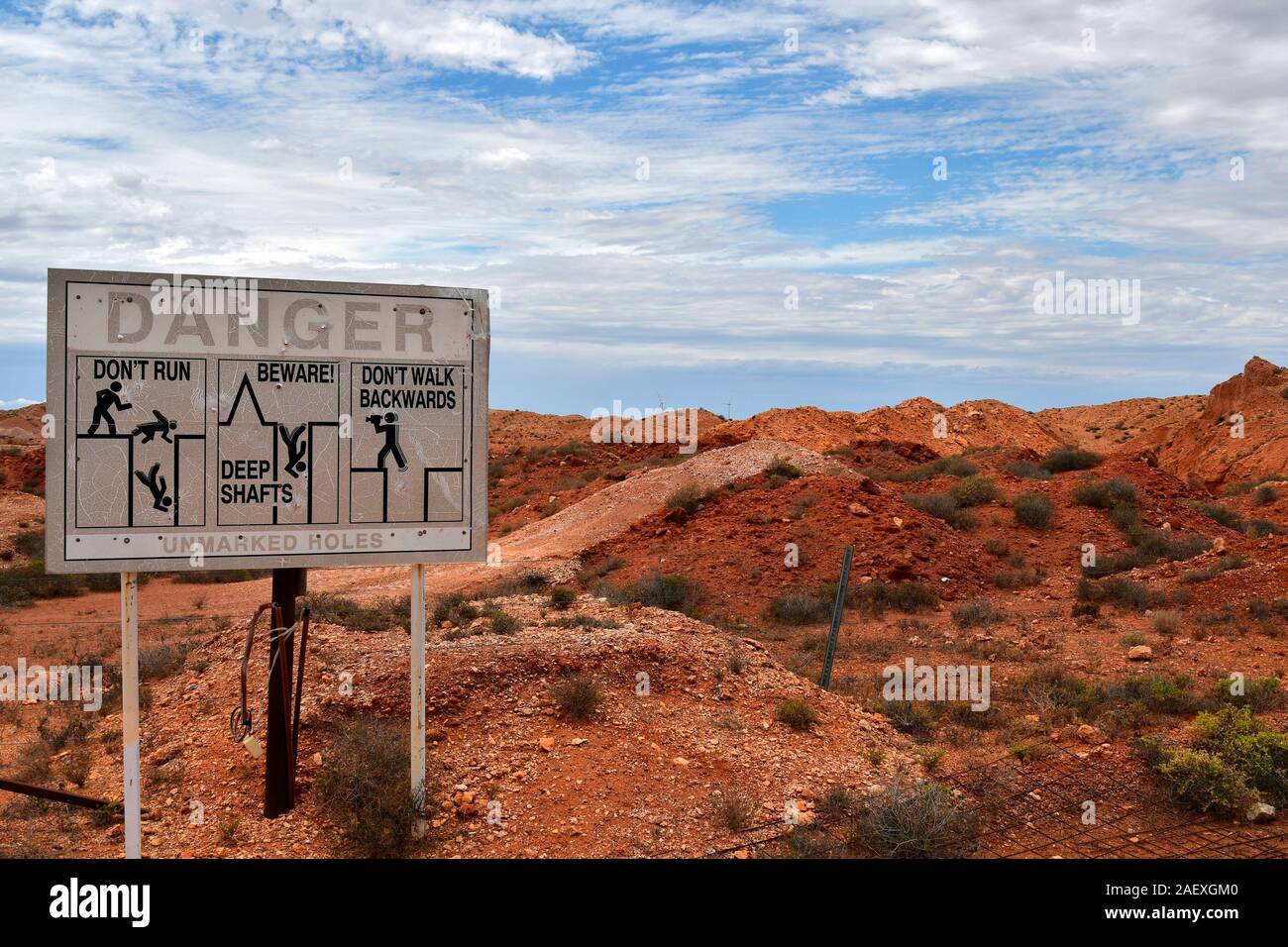 Australia, Coober Pedy, warning sign on opal fields Stock Photo Alamy