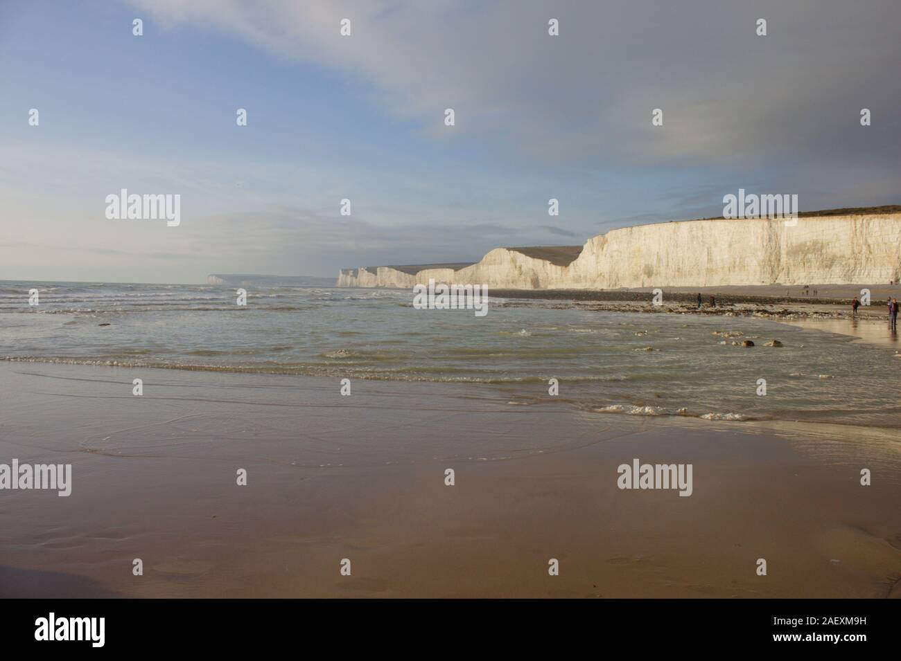 Shallow sea in front of the seven sisters, white cliffs at Birling Gap. United kingdom. Stock Photo