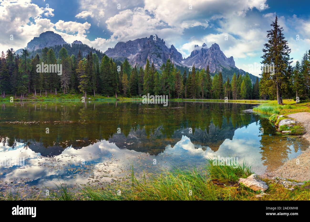 Great view of the Lago Di Antorno in National Park Tre Cime di Lavaredo ...