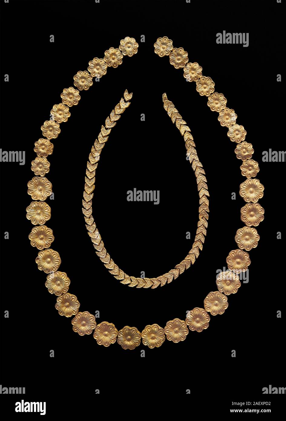 Mycenaean gold necklace from the Mycenaean cemetery of Midea tholos tomb ,  Dendra, Greece. National Archaeological Museum Athens. Black Background In  Stock Photo - Alamy