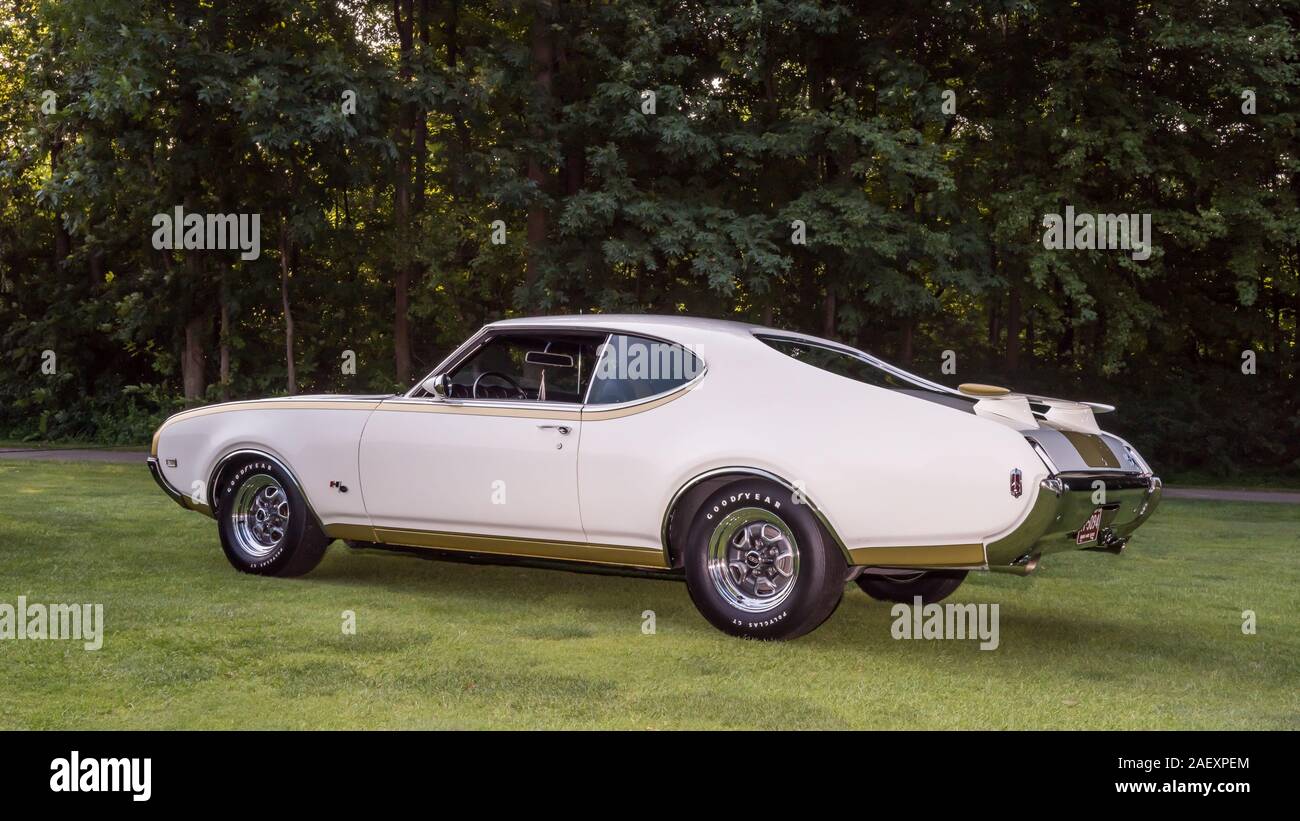 PLYMOUTH, MI/USA - JULY 28, 2019: A 1969 Hurst Oldsmobile Cutlass car ...