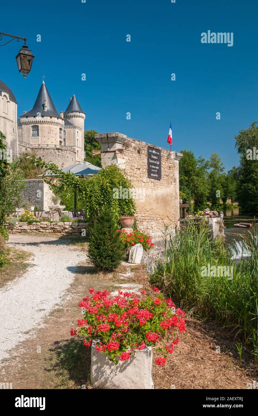 View of the picturesque town of Verteuil-sur-Charente with its stone houses, castle and footpath along the Charente river, Charente (16), Nouvelle-Aqu Stock Photo