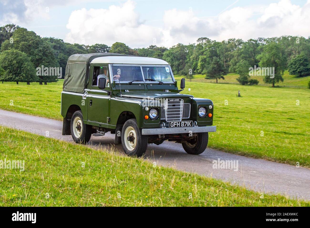 GFH 871K 1970 green Land Rover 90 Series ; Classic cars, historics, cherished, old timers, collectable restored vintage veteran, vehicles of yesteryear arriving for the Mark Woodward historical motoring event at Leighton Hall, Carnforth, UK Stock Photo