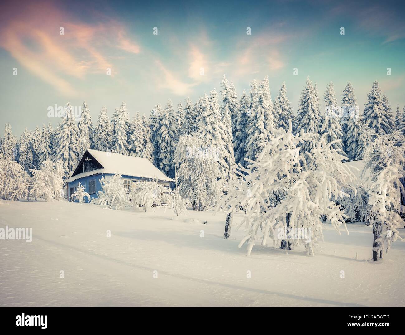 Country style home after snowfall hi-res stock photography and images ...