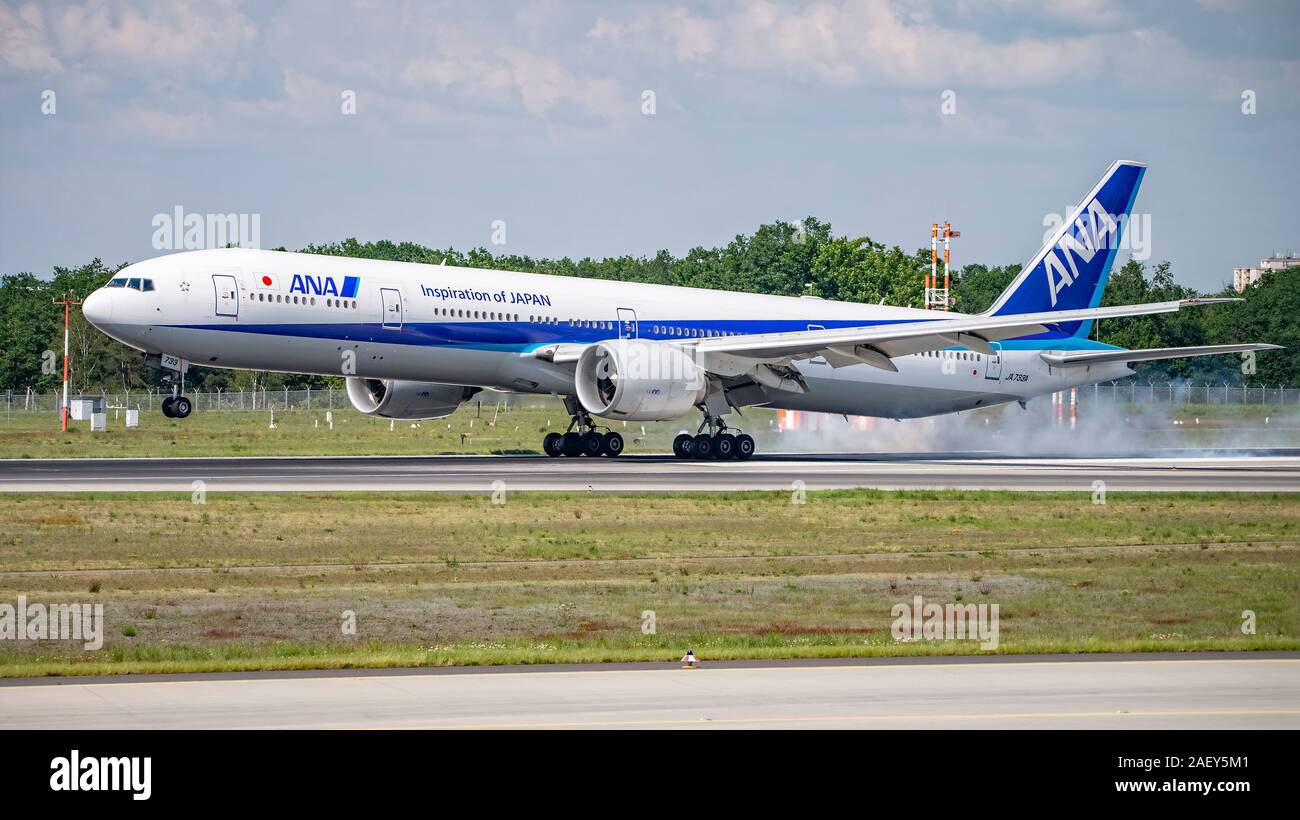 Frankfurt, Hesse/Germany - 19.05.2019All Nippon Airways aircraft (Boeing 777-300 - JA733A) on the northwest runway of Frankfurt Airport Stock Photo