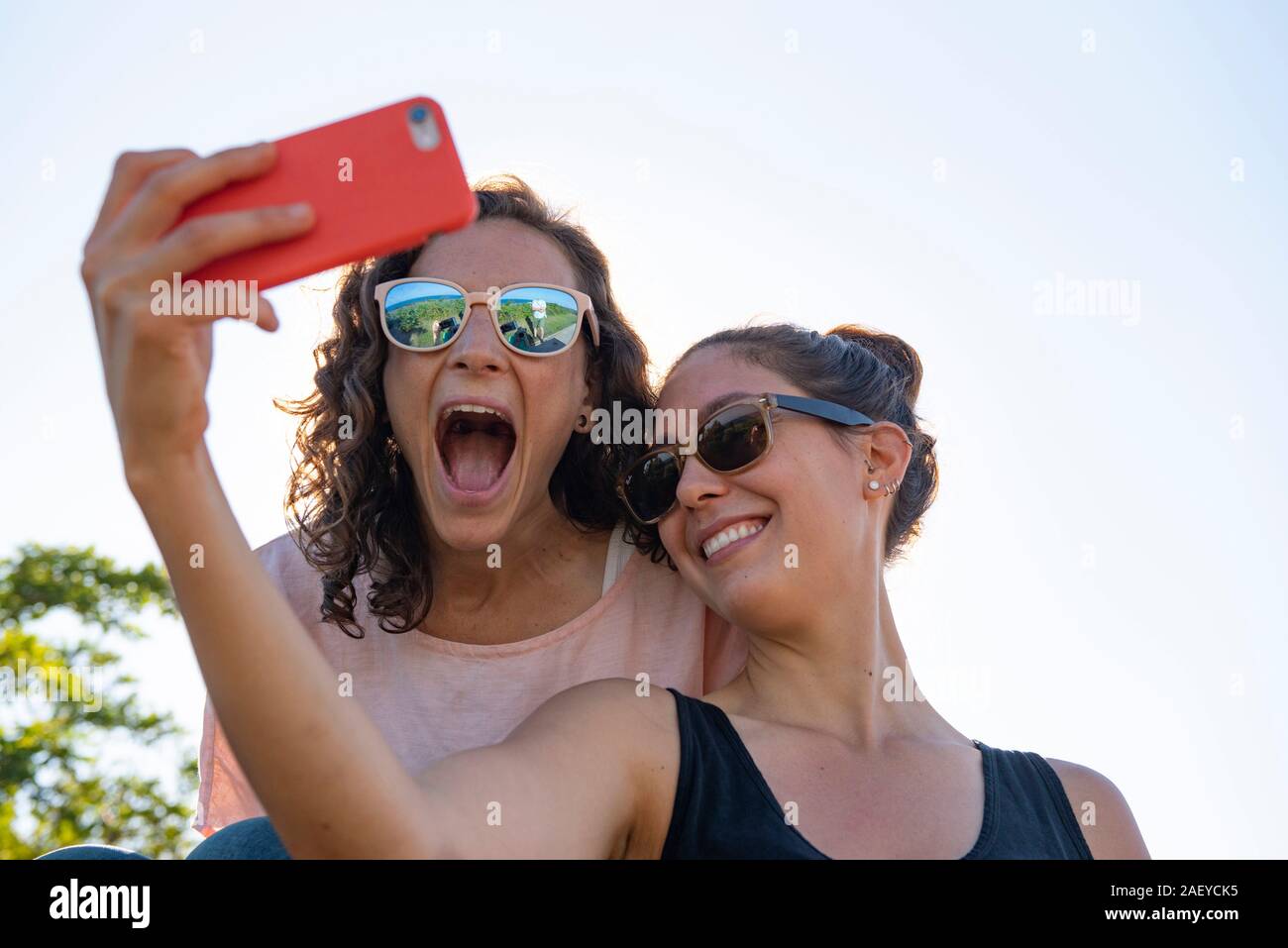 Two Women Posing Selfie Hi res Stock Photography And Images Alamy