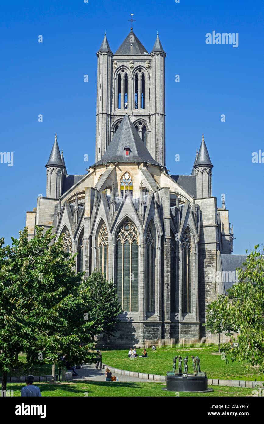 Saint Nicholas' church / St-Niklaaskerk and the fountain Bron Der Geknielde Jongelingen in the city Ghent, East Flanders, Belgium Stock Photo