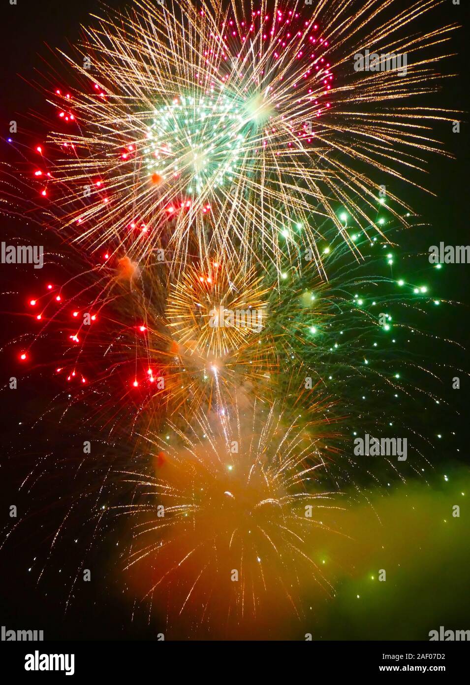 Burst of fireworks hi-res stock photography and images - Alamy