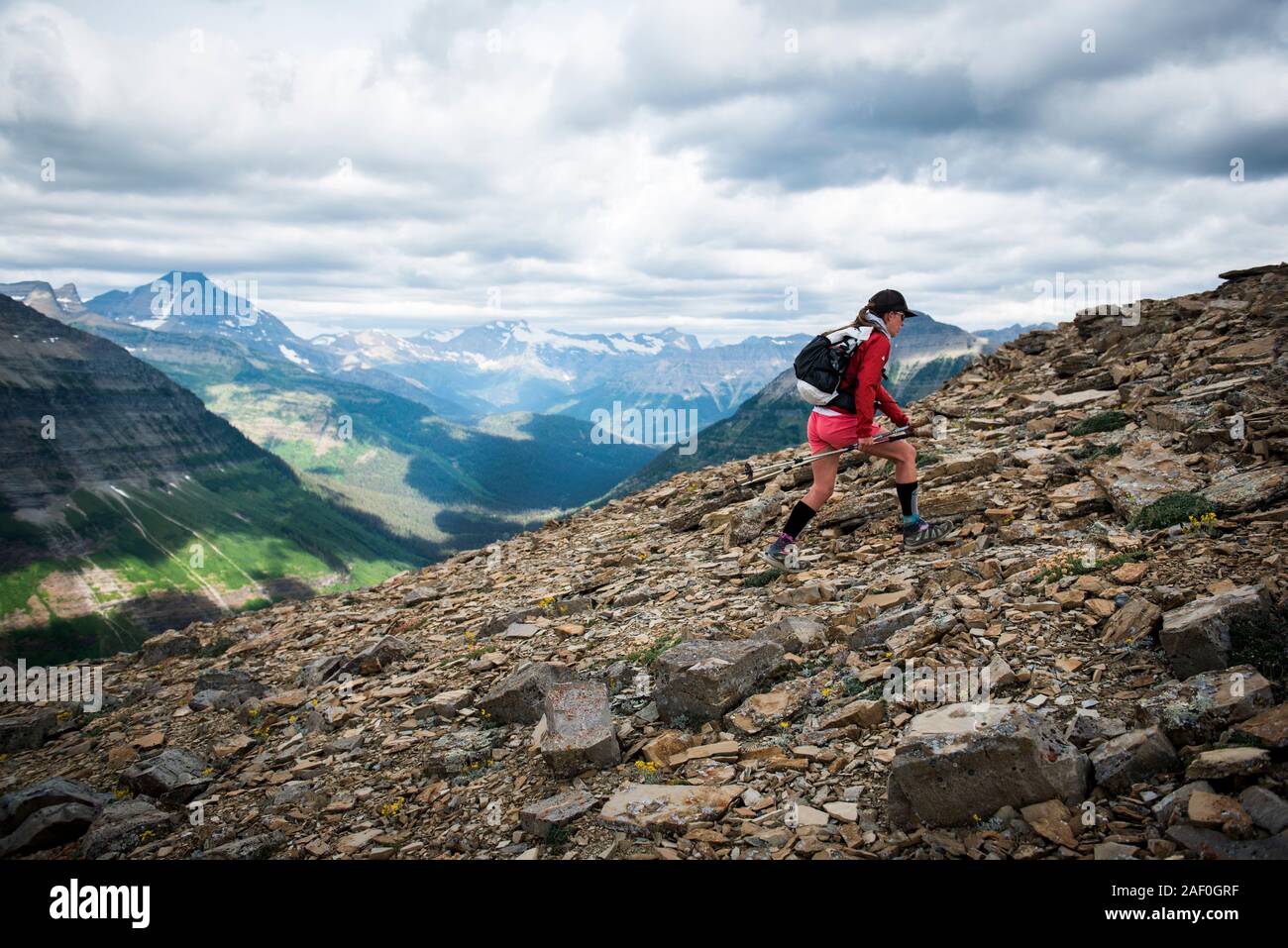 Female hiker hiking path hi-res stock photography and images - Alamy