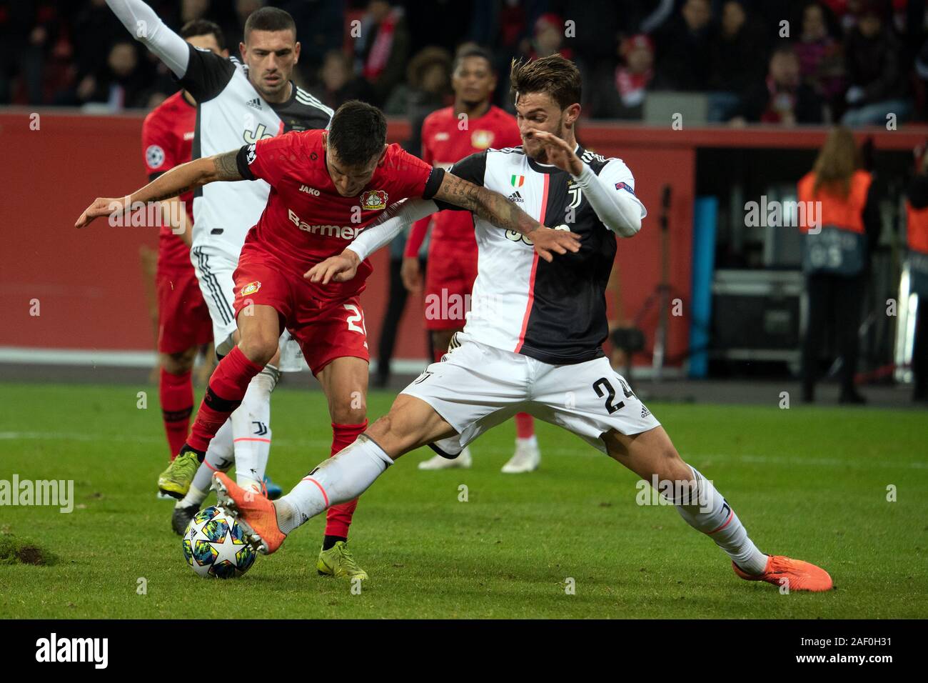 Leverkusen, Germany. 11th Dec, 2019. Soccer: Champions League, Bayer Leverkusen - Juventus Turin, Group stage, Group D, 6th matchday in the BayArena. Leverkusens Charles Aranguiz (l) and Turins Daniele Rugani fight for the ball. Credit: Federico Gambarini/dpa/Alamy Live News Stock Photo