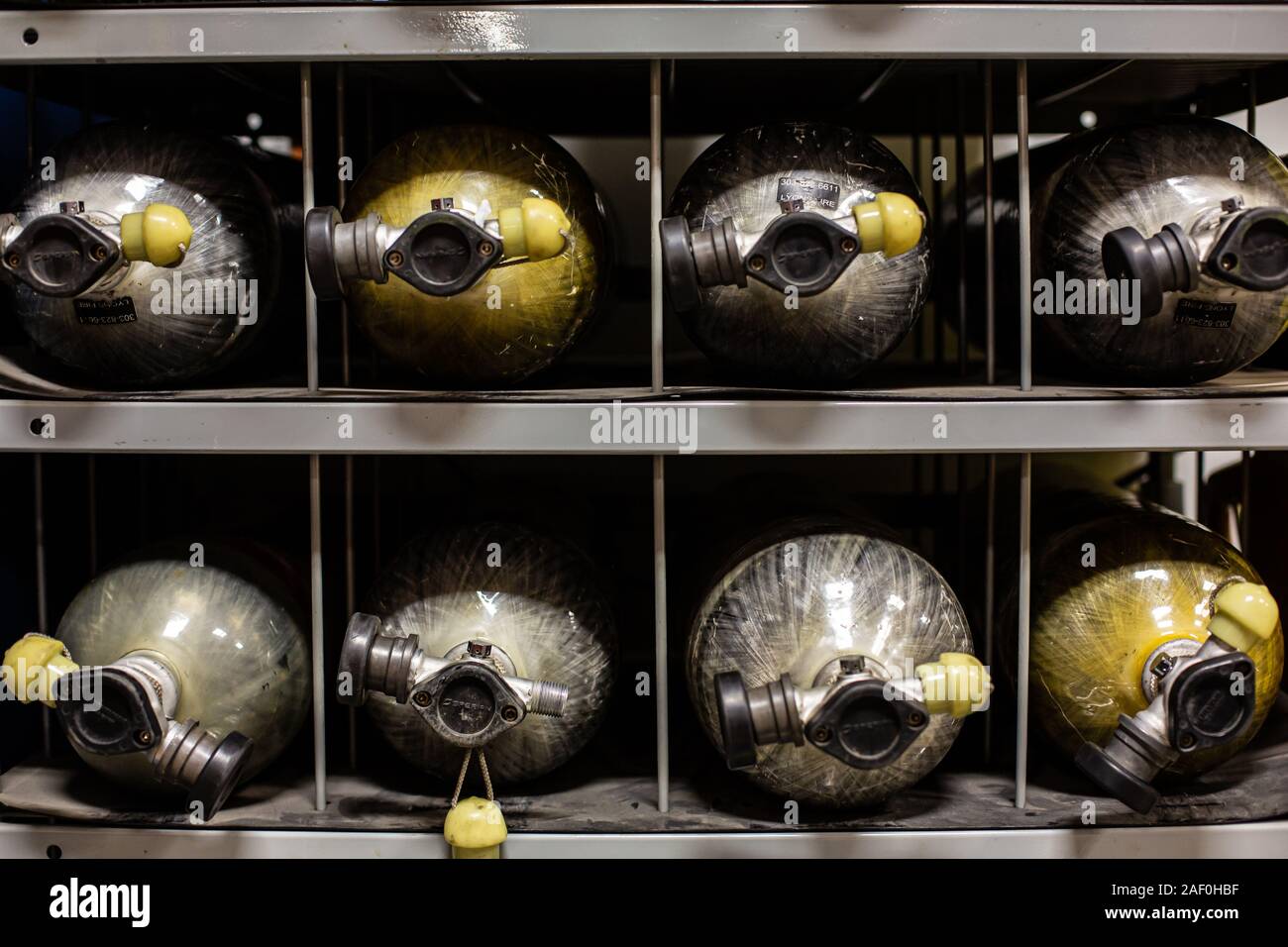 Oxygen tanks hires stock photography and images Alamy