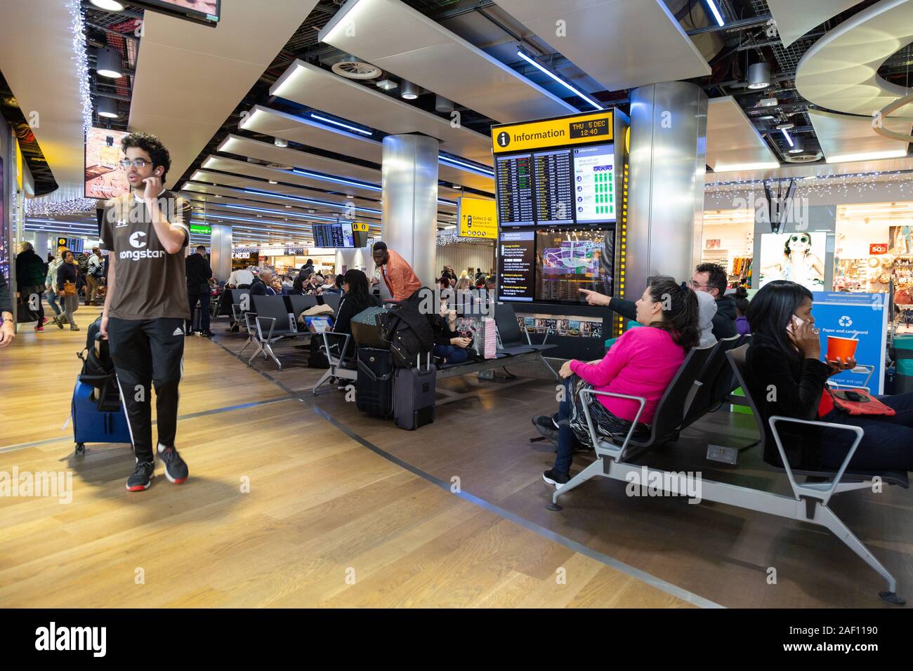 Heathrow Terminal 3 Interior People In The Departure Lounge