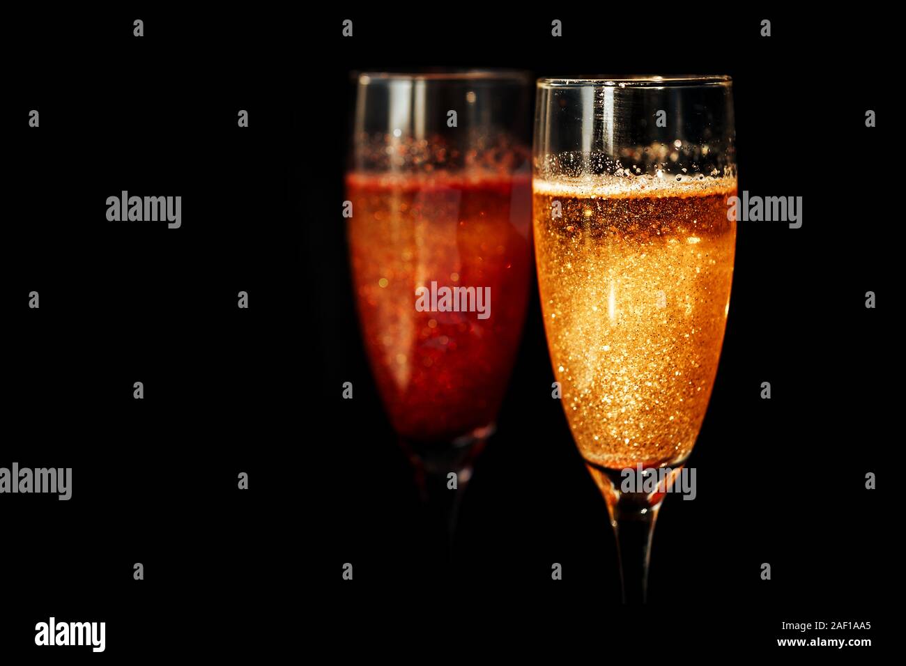 Two champagne glasses splash with drops hi-res stock photography and ...