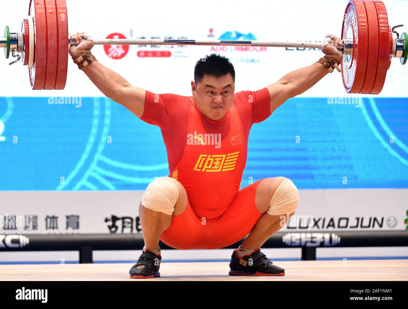 Atlet angkat besi china