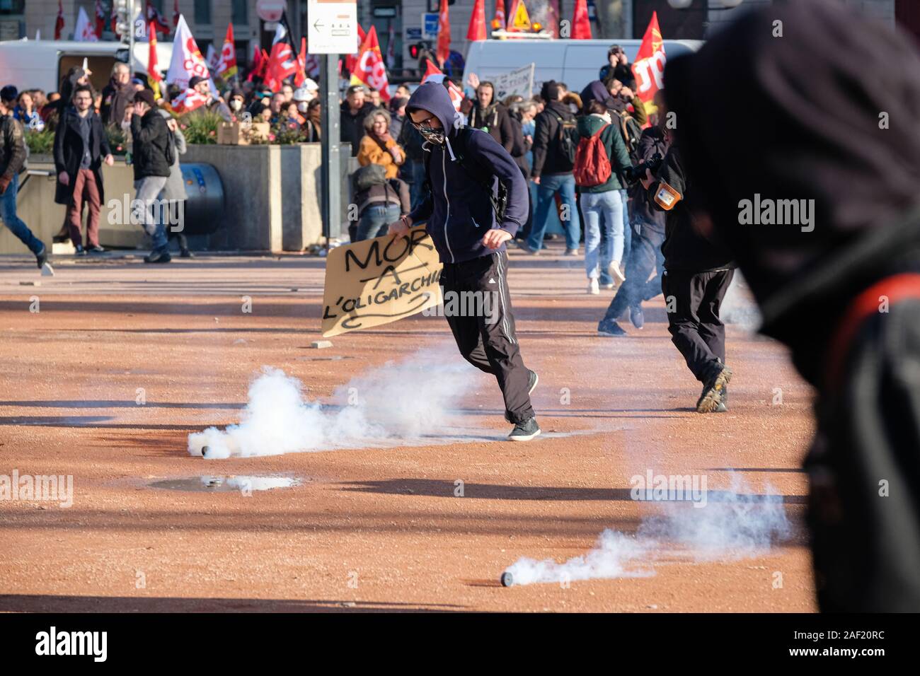 December 10, 2019, Lyon, Auvergne-Rhône-Alpes, France-Demonstration against pension reform - Strikes between police and Black Blocs demonstrators Stock Photo