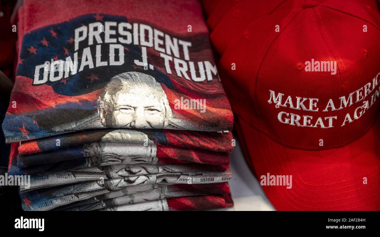 Donald Trump on shirts - many shops in New York also offer the US president as a mostly unflattering souvenir. The US Democrats announced on 24 September 2019 that they would introduce an impeachment against Trump. (19 Sept 2019) | usage worldwide Stock Photo