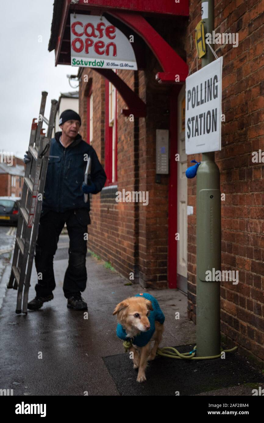 Oxford, Oxfordshire, UK. 12 December, 2019. General Election: Dogs at Polling Stations. Roxie, a collie cross waits for her owner to cast their vote in Jericho, Oxford.  This historic December election brings voters out in the early morning rain. Cold, damp weather crosses the country with some areas forecast for snow. Credit: Sidney Bruere/Alamy Live News Stock Photo