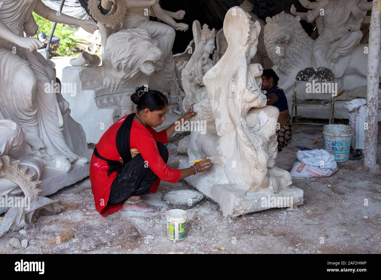 AMRAVATI, MAHARASHTRA, INDIA - 1 OCTOBER 2018: An unidentified artist ...