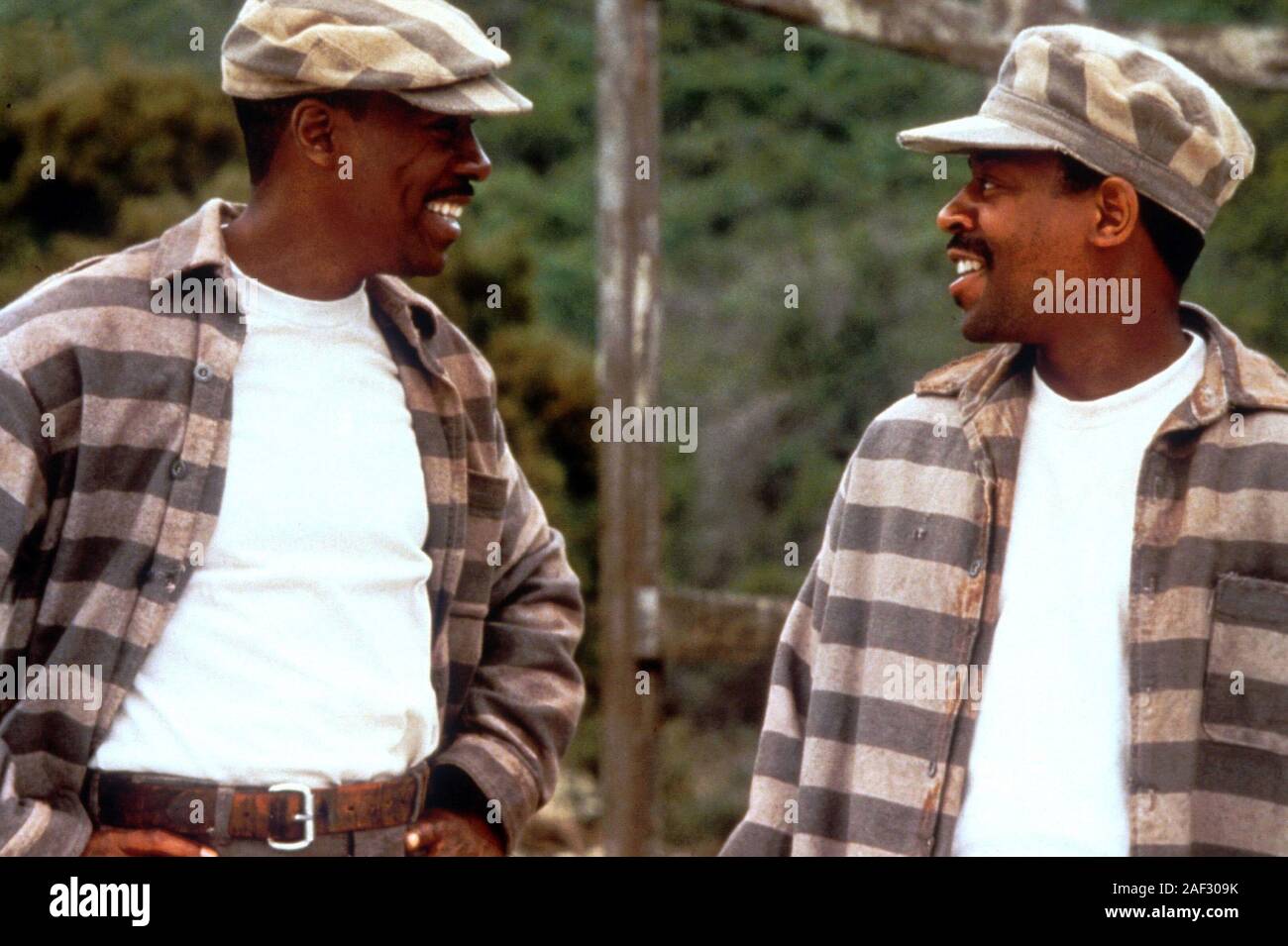 EDDIE MURPHY and MARTIN LAWRENCE in LIFE (1999), directed by TED DEMME. Credit: UNIVERSAL PICTURES / Album Stock Photo