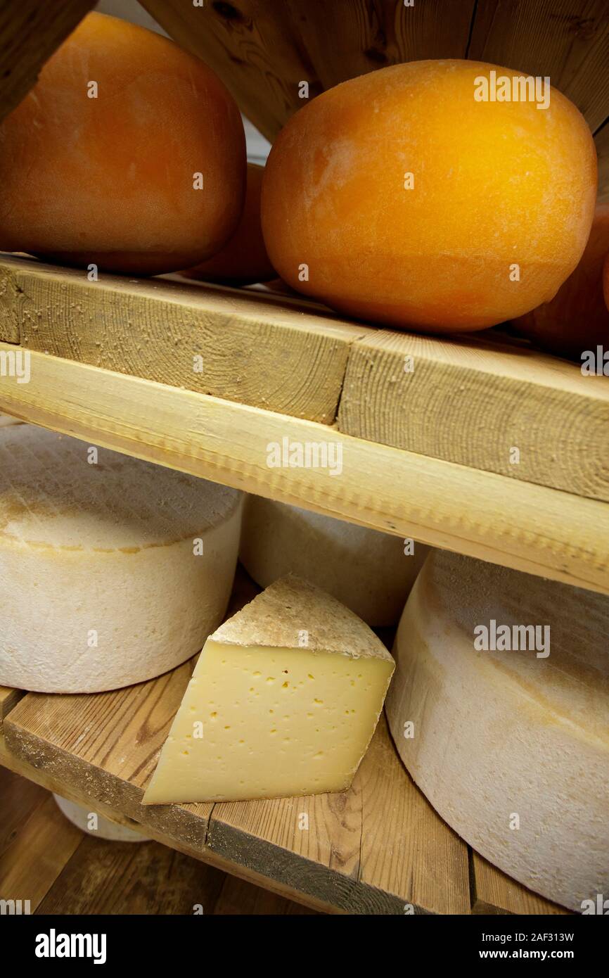 La fromagerie dIsa, organic cheese from the farm Ferme du Wint in Brunembert (northern France). Brand Valeurs Parc naturel regional (Regional N Stock Photo