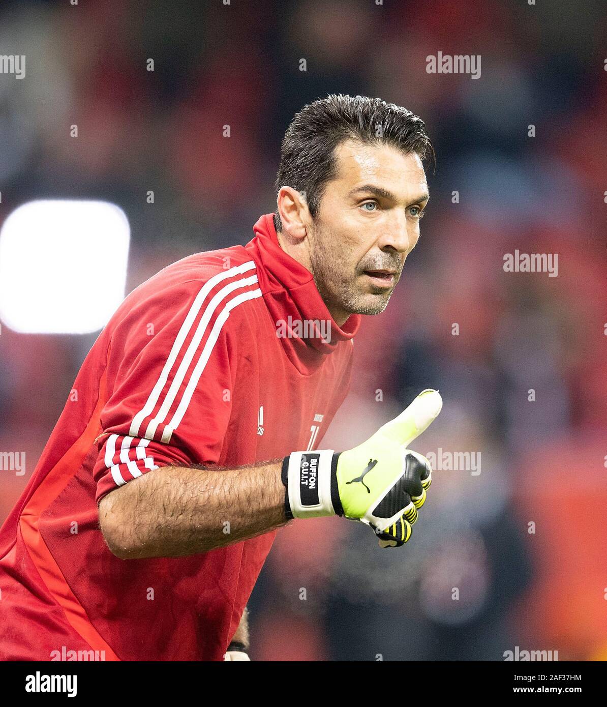 Buffon Goaler Juventus goalkeeper gianluigi buffon ball hi-res stock photography and ...