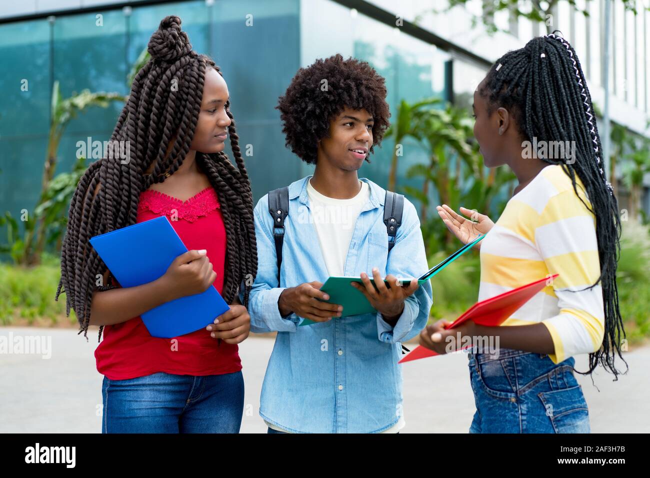 American college students in africa hi-res stock photography and images ...