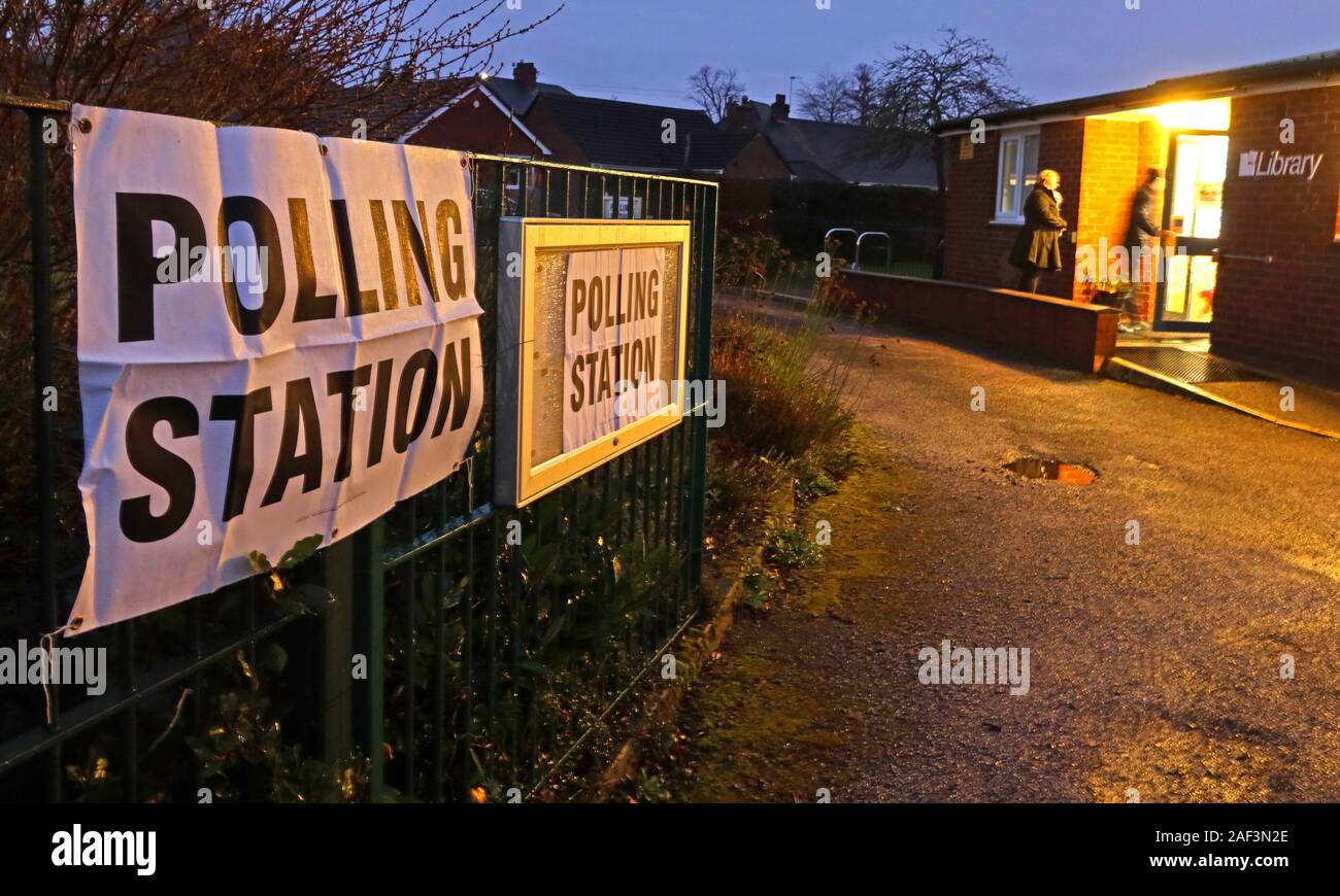 Polling station in dark cold wet weather, Grappenhall Community Library,25 Albert Road / Victoria Avenue,Warrington, Cheshire, England, UK, WA4 2PE Stock Photo