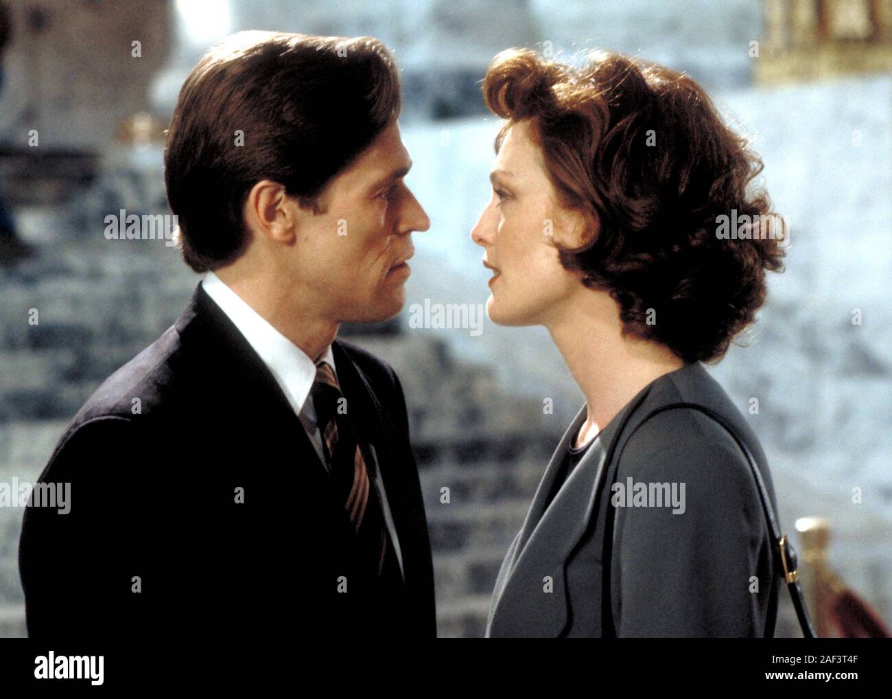 WILLEM DAFOE and JULIANNE MOORE in BODY OF EVIDENCE (1993), directed by ULI  EDEL. Copyright: Editorial use only. No merchandising or book covers. This  is a publicly distributed handout. Access rights only,