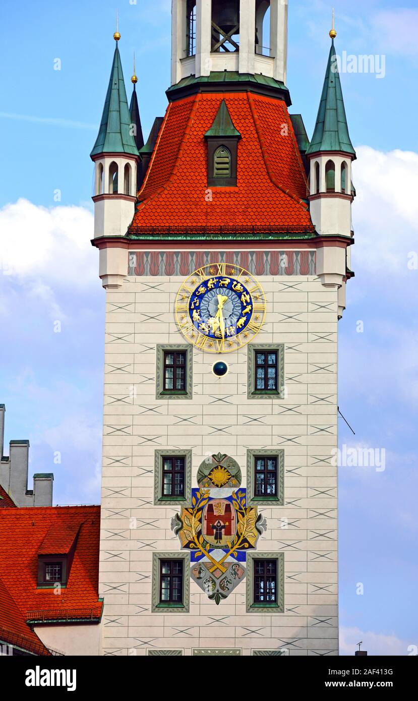 Europa, Deutschland, Bayern, Landeshauptstadt Muenchen, City, Marienplatz, Altes Rathaus, Rathausturm, Tumruhr und Bemalung, Stock Photo