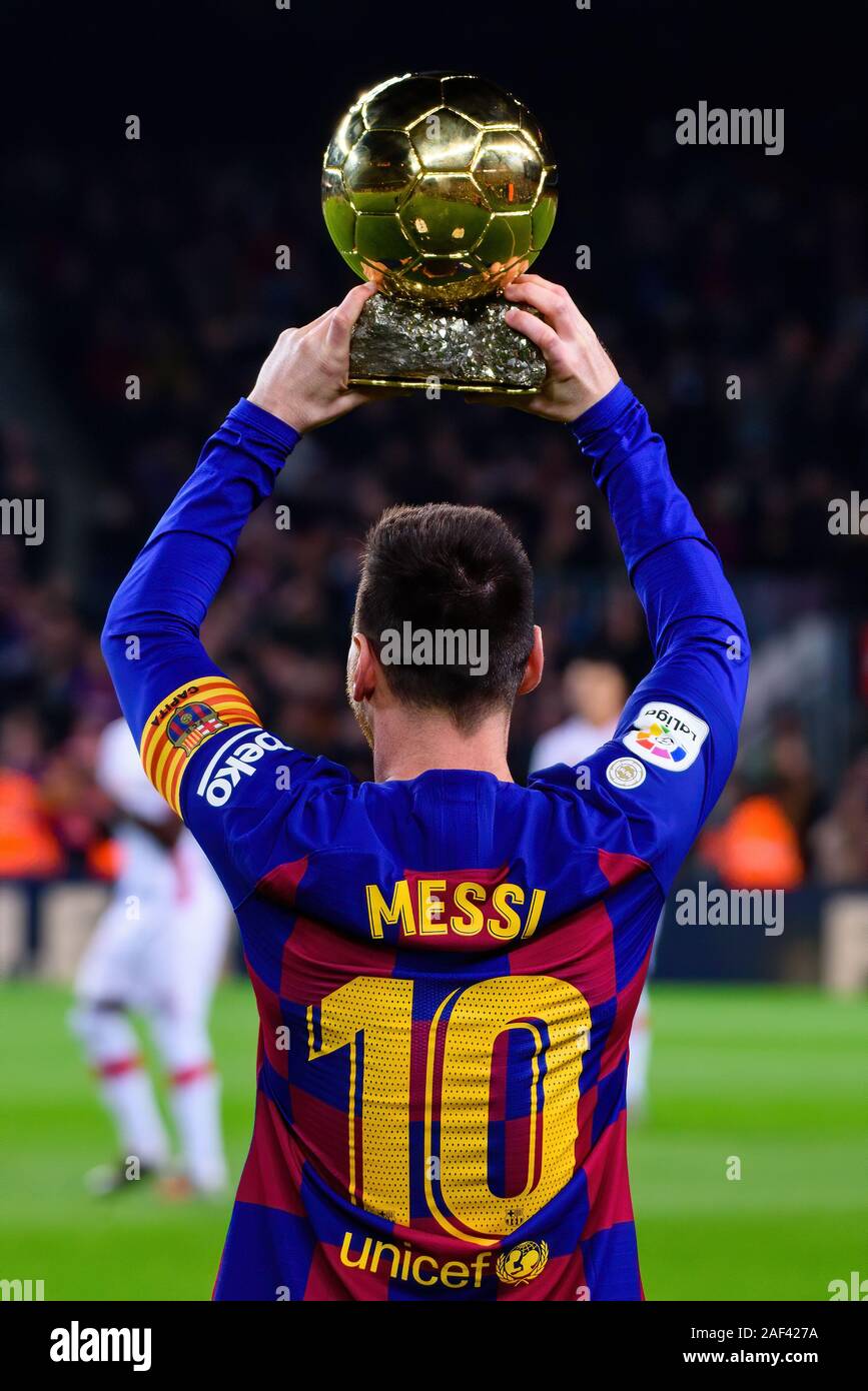 BARCELONA - DEC 7: Messi holds up his sixth Ballon d'Or prior to the the La