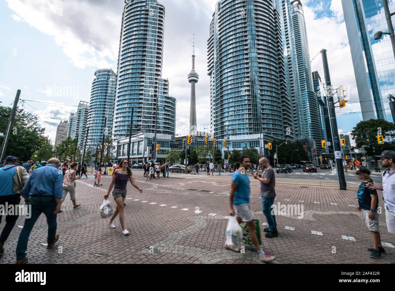 Cn tower toronto perspective hi-res stock photography and images - Alamy