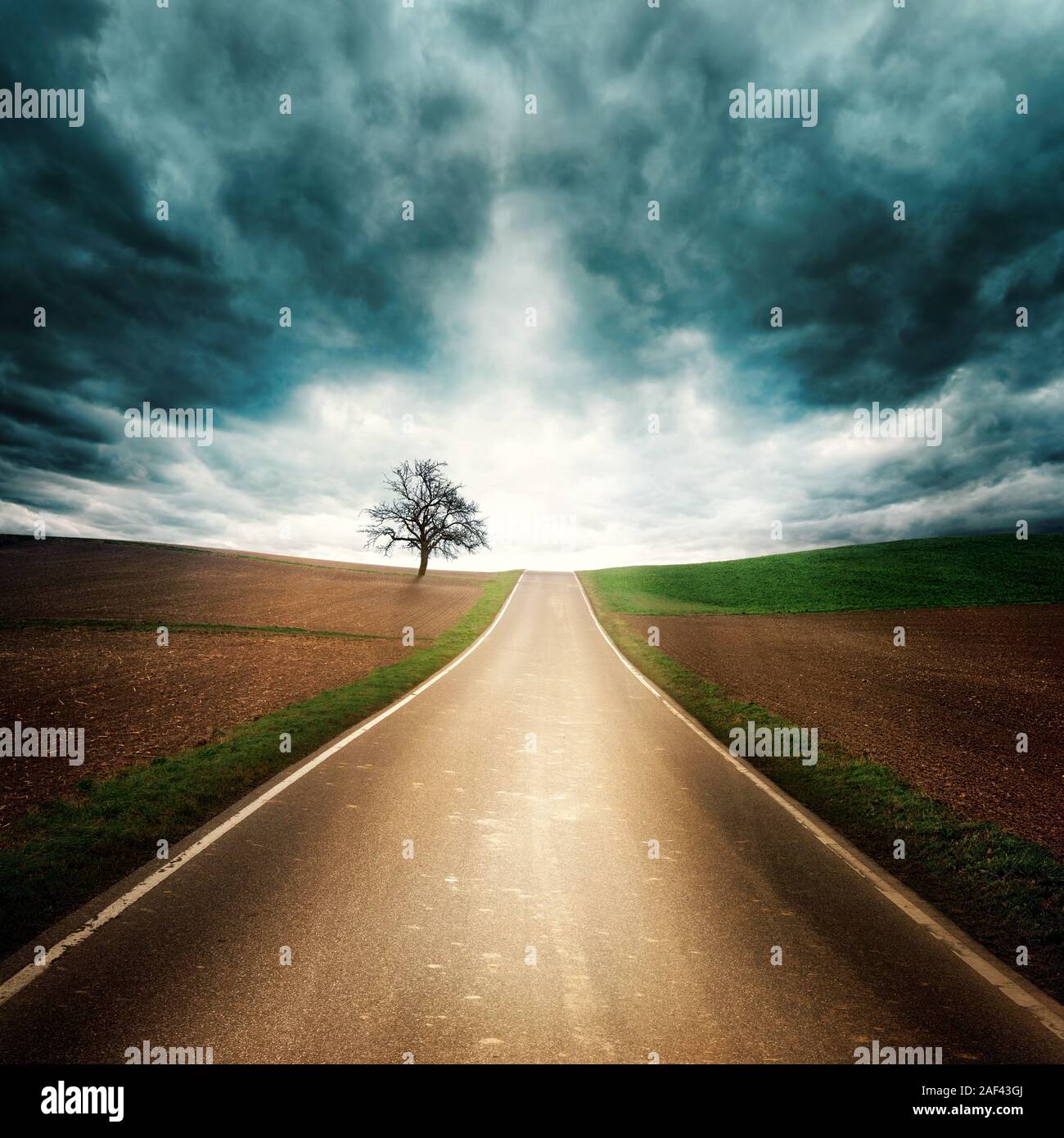 Dark clouds with street light hi-res stock photography and images - Alamy