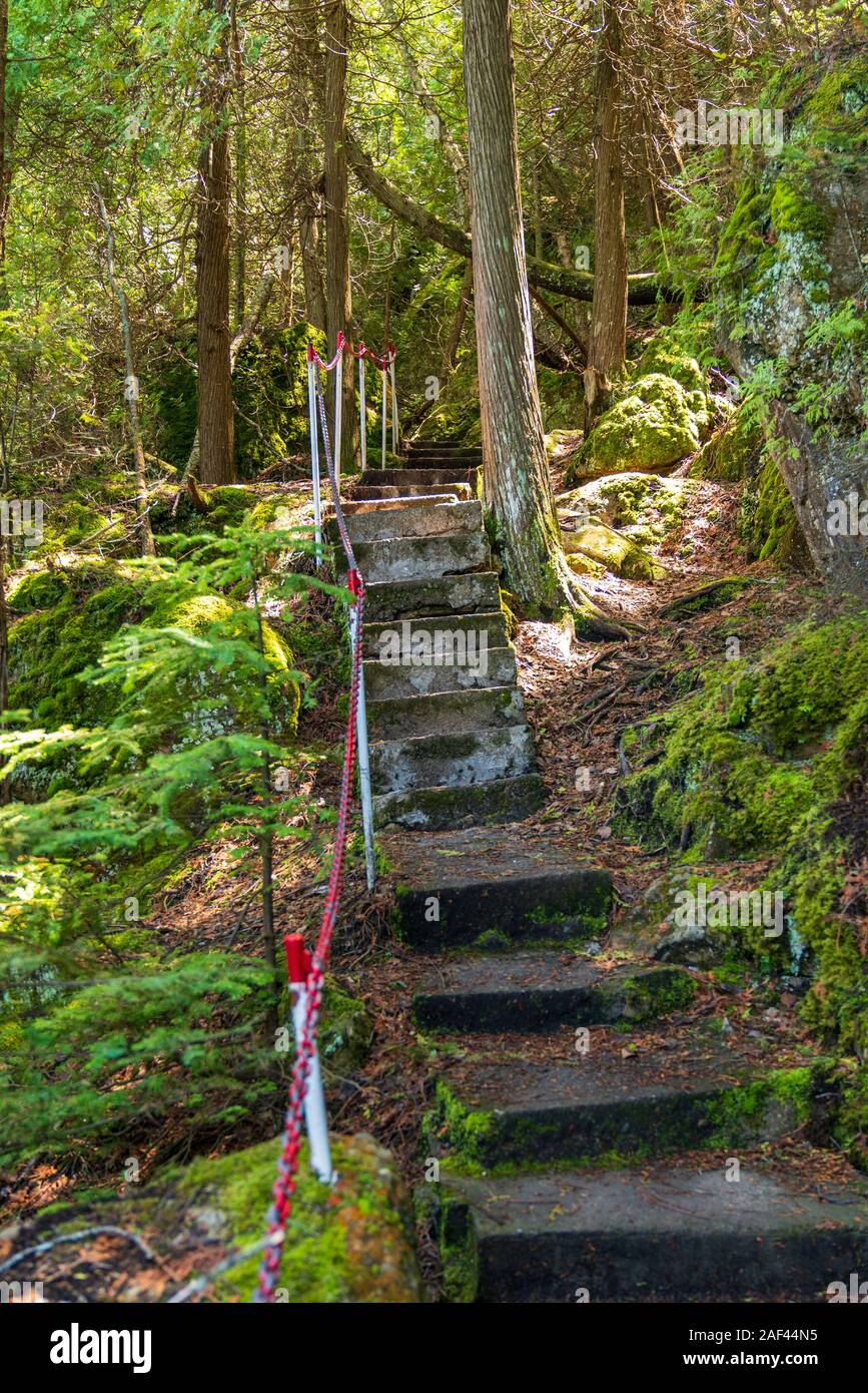 Flowerpot Island summer hike in the Bruce Peninsula, Ontario, Canada