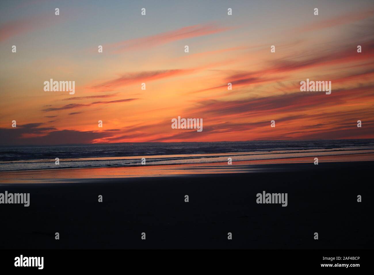 Amber sunset beach hi-res stock photography and images - Alamy