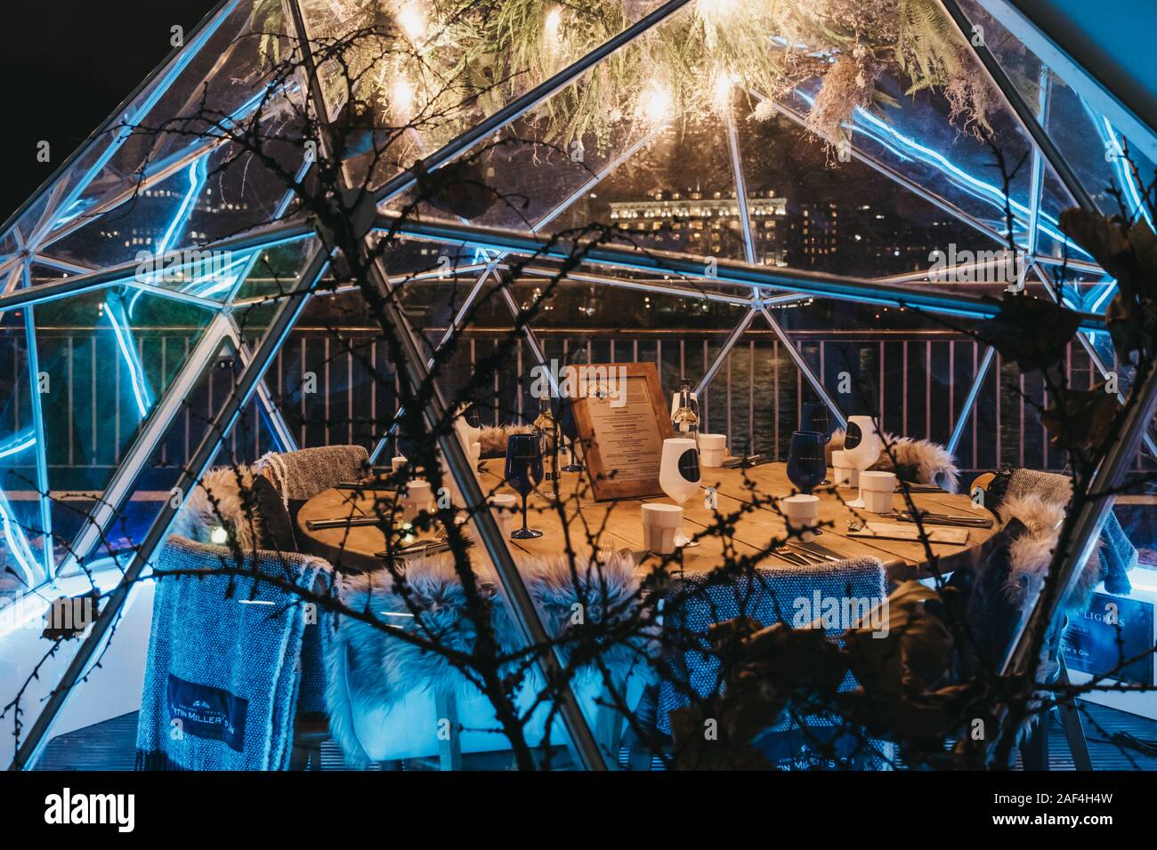 London pop up igloo hires stock photography and images Alamy