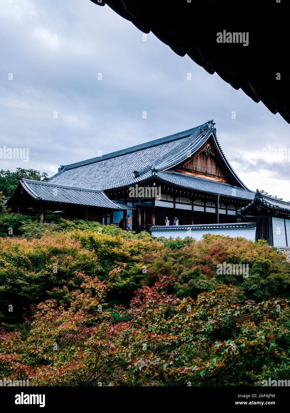 Tofuku-ji in Kyoto/Japan: View of the main hall Stock Photo