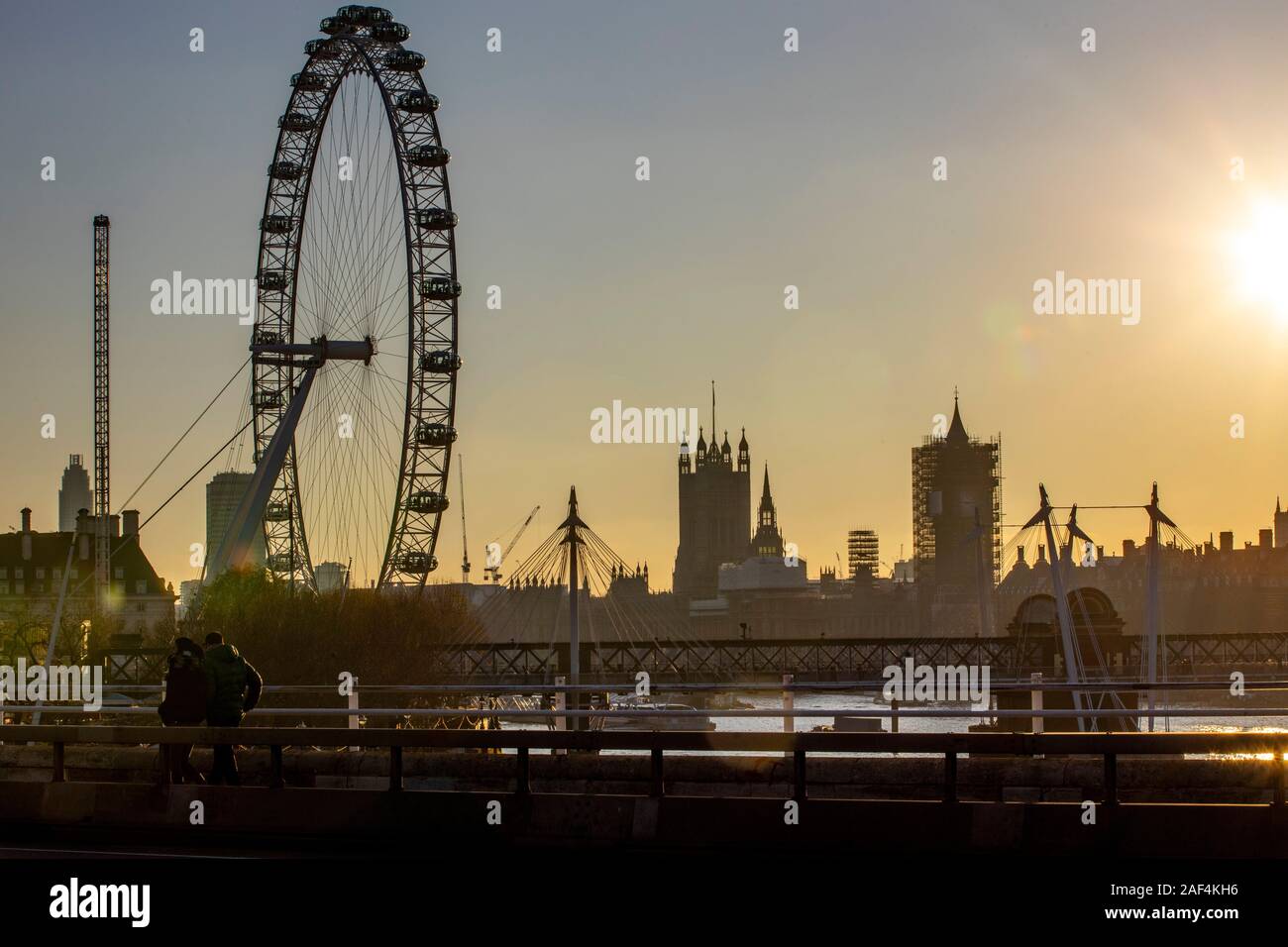 Riesenrad London Eye an der Themse in London, Grossbritannien, House of ...