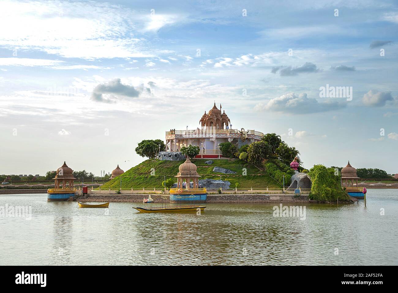 SHEGAON, MAHARASHTRA, INDIA, 10 JULY 2017 : Unidentified tourist ...