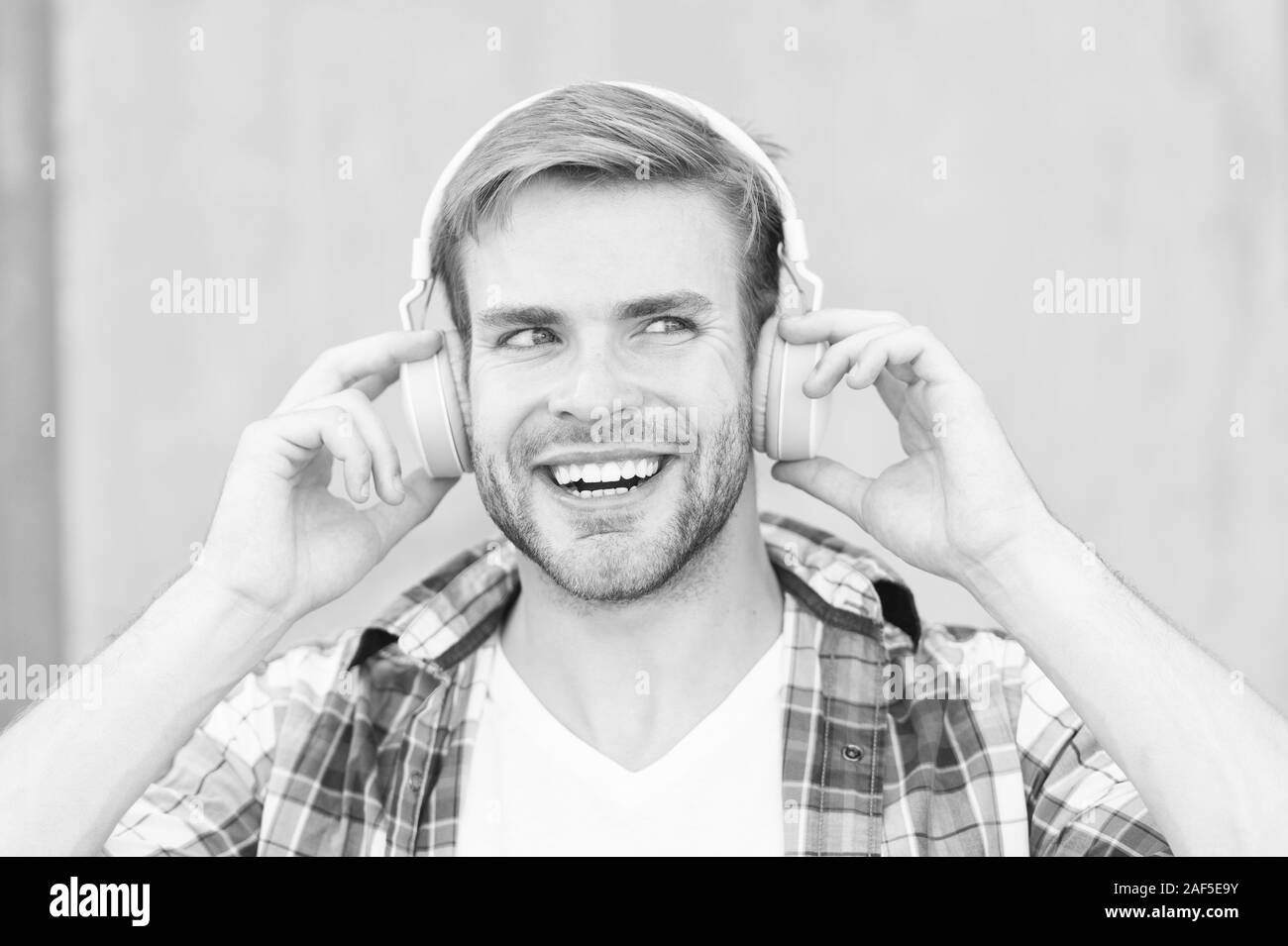 Happy Man College Student Earphone Online Education Audio Book