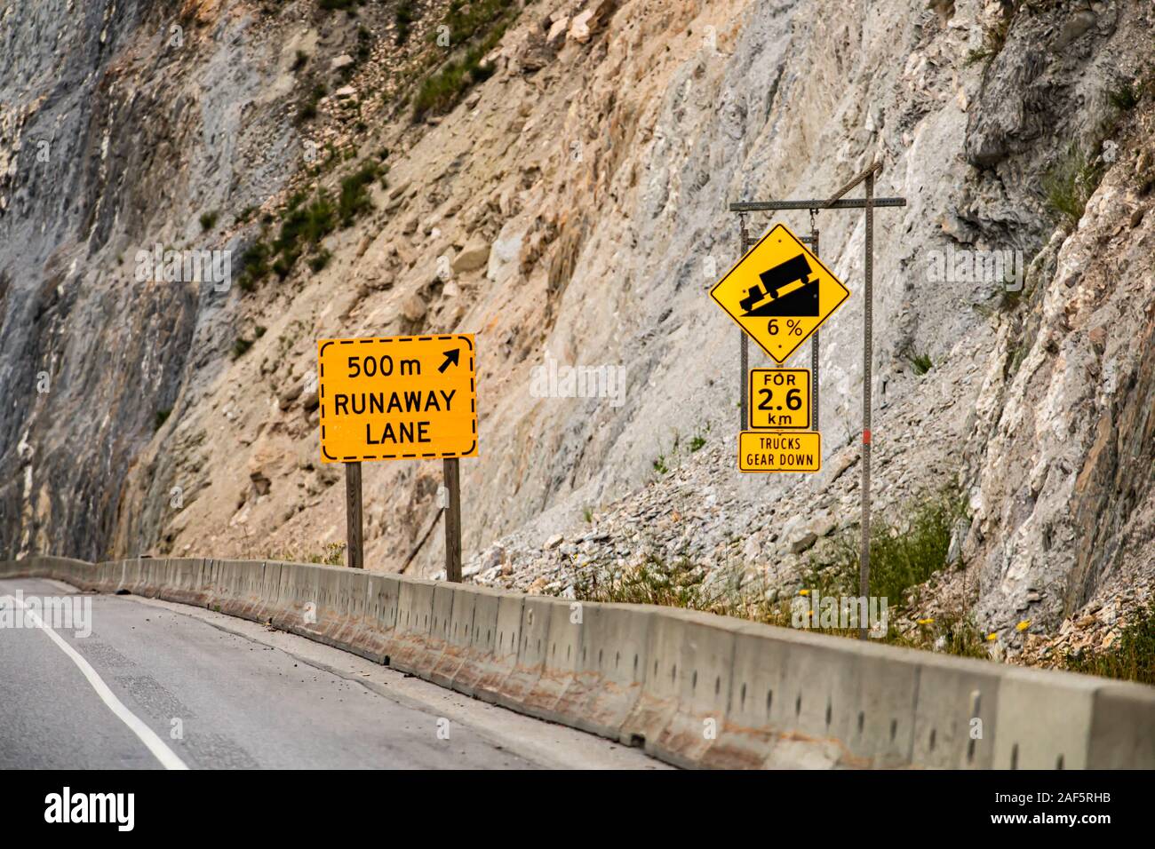 Runaway truck sign hires stock photography and images Alamy