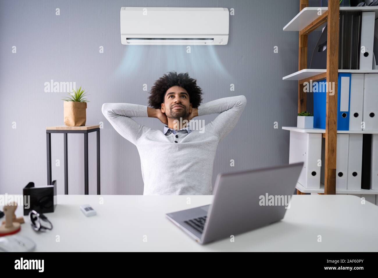 Air conditioning office hi-res stock photography and images - Alamy