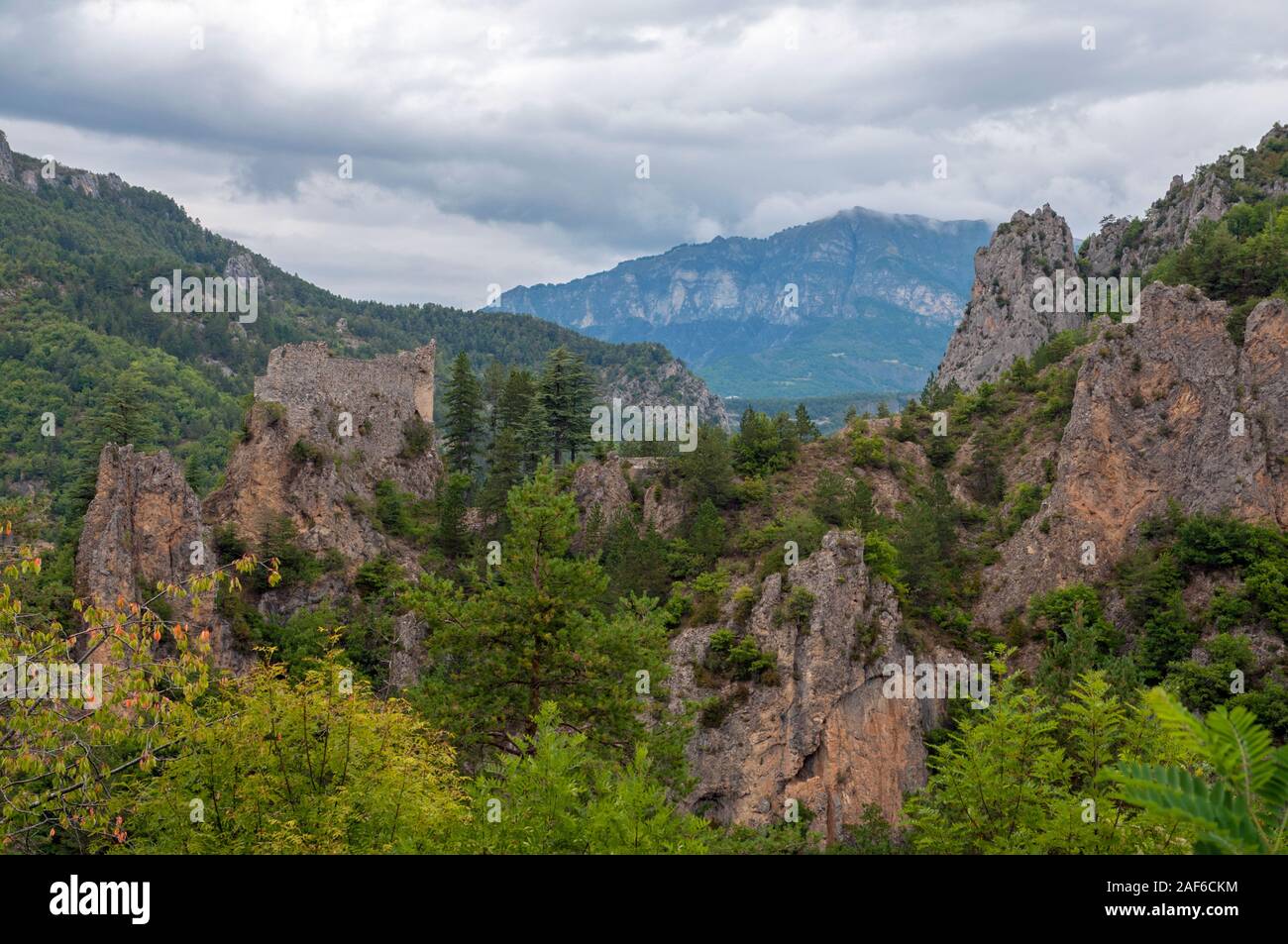 View of the rocks overlooking the town of Guillaumes in the ‘Gorges Rouges’ and the ruins of Queen Joan's castle (Chateau de Reine Jeanne), France Stock Photo