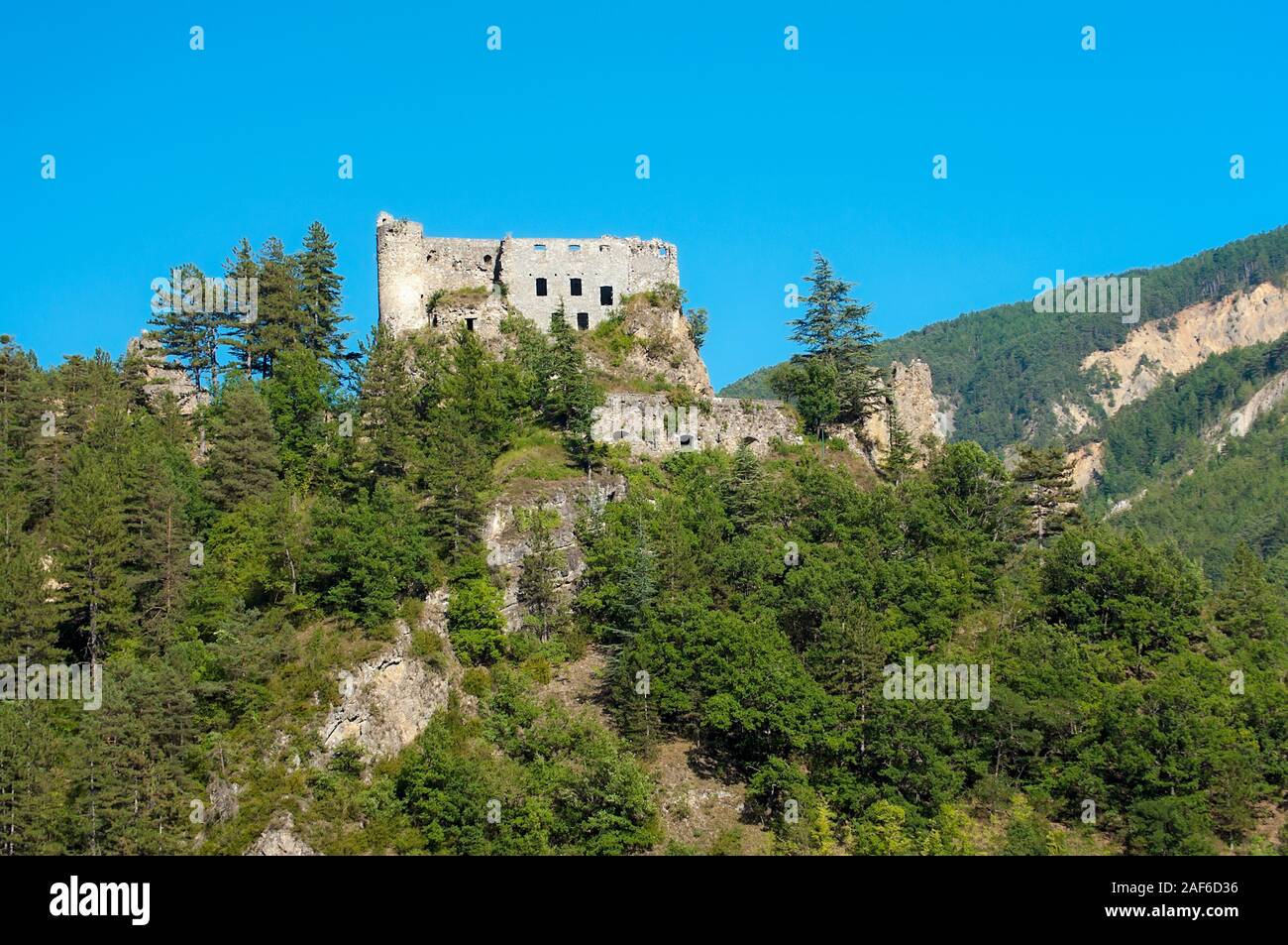 Ruins of Queen Joan's castle (Chateau de Reine Jeanne), a 15th century listed monument in Guillaumes, Alpes-Maritimes (06), France Stock Photo