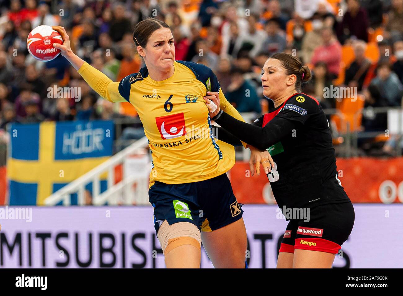 Kumamoto, Japan. 13th Dec, 2019. Handball, women: WM 2019, game for place 7, 9th matchday, Germany - Sweden. Carin Stromberg (Sweden) and Julia Behnke (Germany). Credit: Marco Wolf/wolf-sportfoto/dpa/Alamy Live News Stock Photo