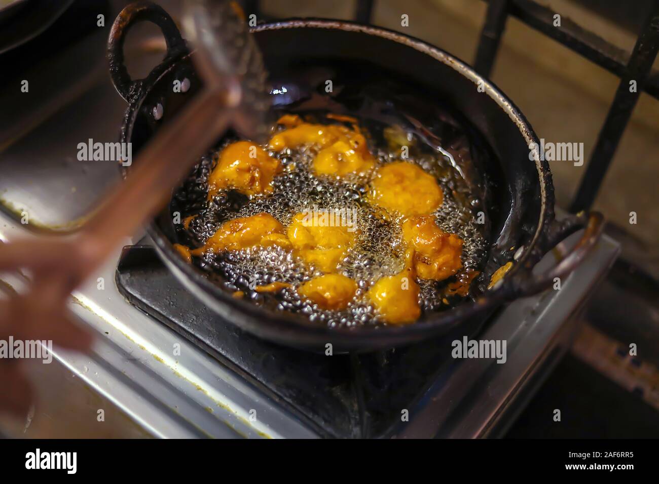 Onion bajji, deep fried onion bhajis in home kitchen Stock Photo Alamy