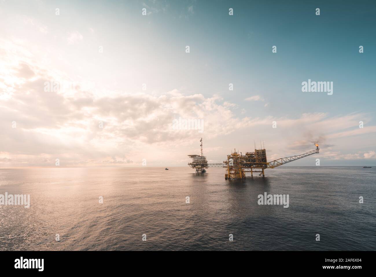 Massive offshore oil production platform Stock Photo - Alamy