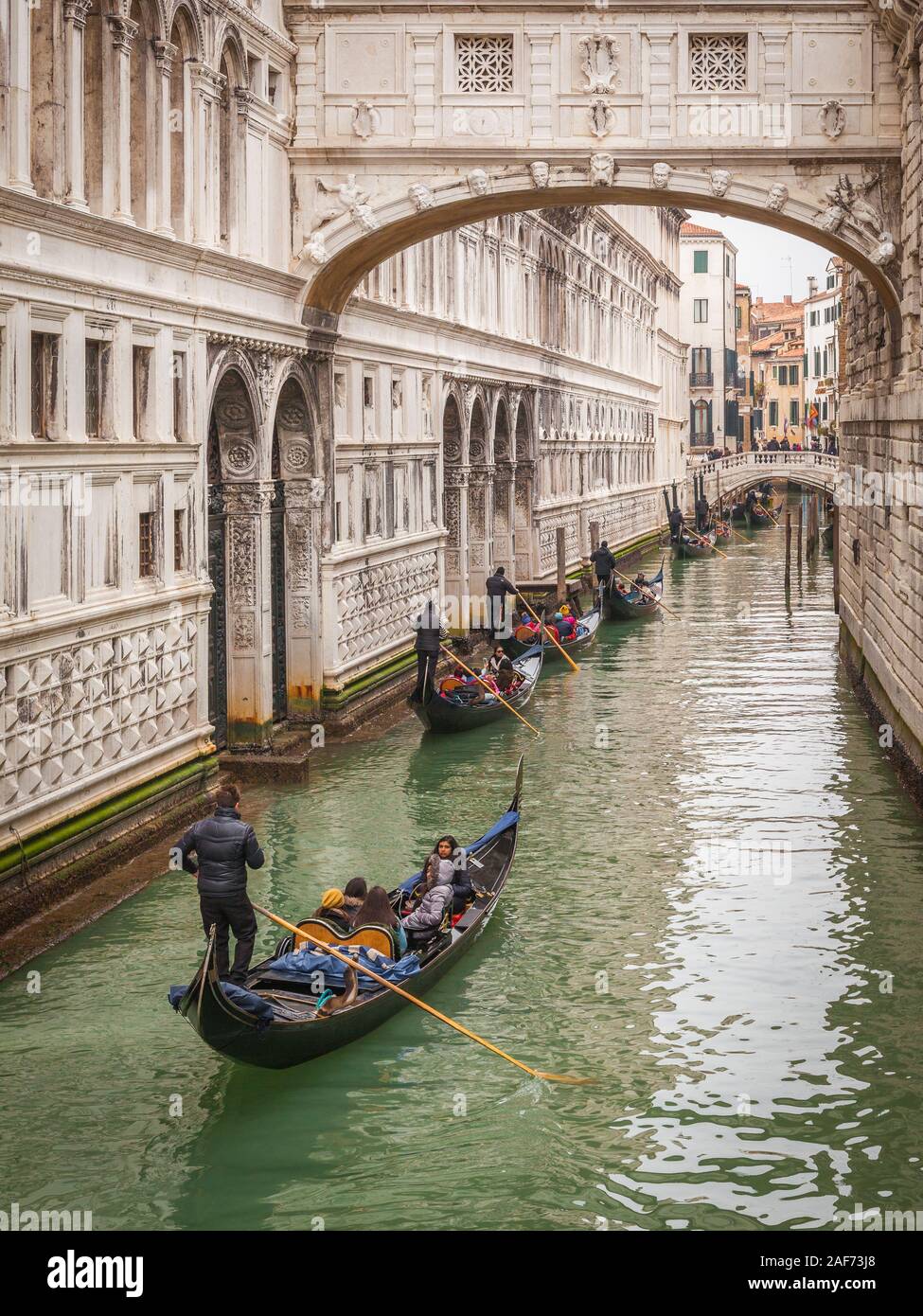 Gondols passing under the Bridge of Sighs in Venice, Italy Stock Photo