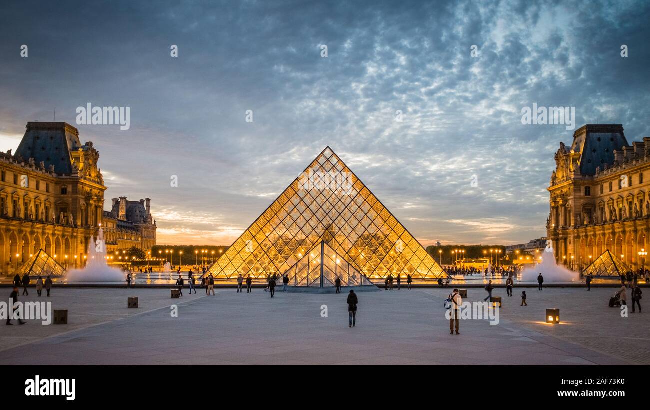 Musée de Louvre Palais Royal - evening shot with the glass pyramid ...