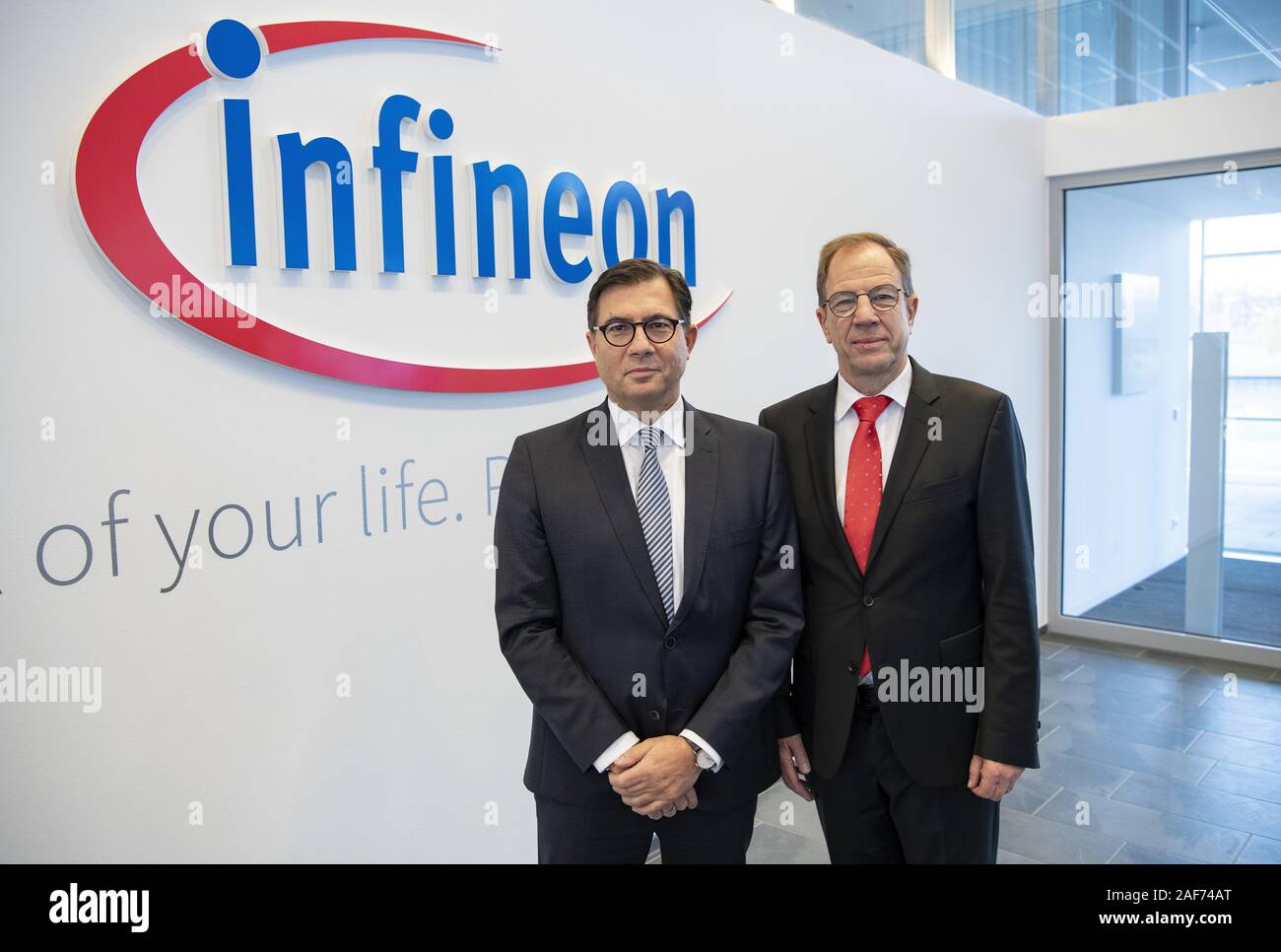 Logo Infineon Technologies High Resolution Stock Photography And Images Alamy