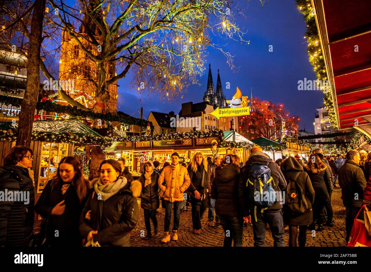 cologne-christmas-market-at-the-alter-markt-stock-photo-alamy
